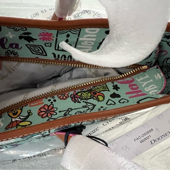 2021 Disney Dooney and Bourke It’s a Small World Tote NWT - Picture 5 of 5